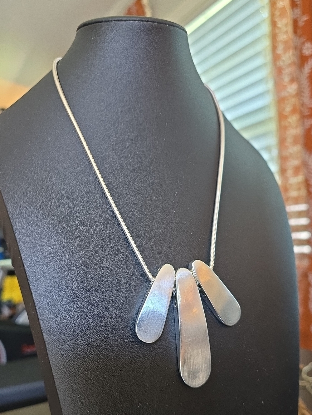 Silver Tone Modern Petal Pendant Necklace